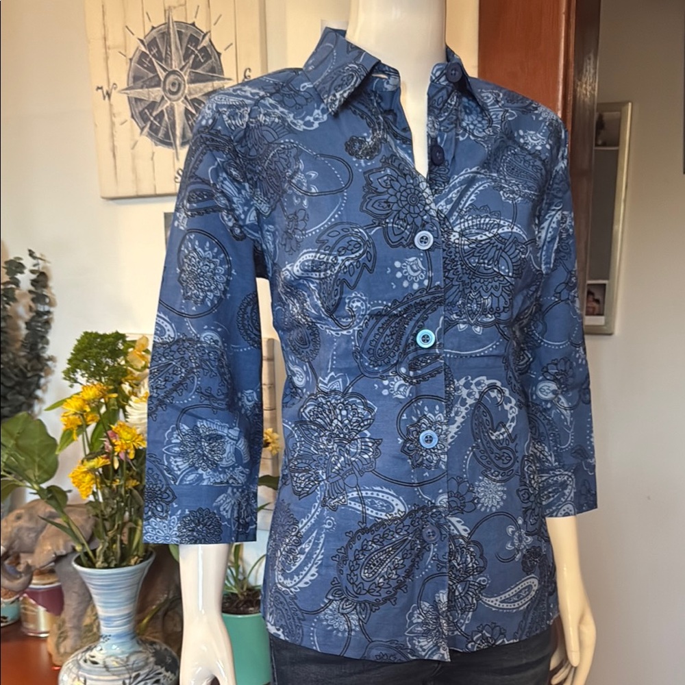 NWt northern reflections size small Blue Paisley Women's Top